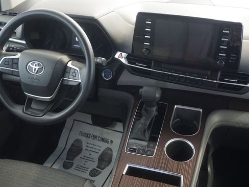 Used 2021 Toyota Sienna LE FWD image 24