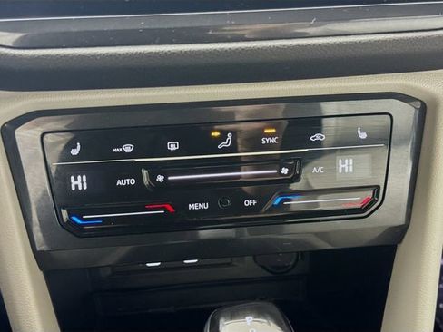 Used 2023 Volkswagen Tiguan SE R-Line image 15