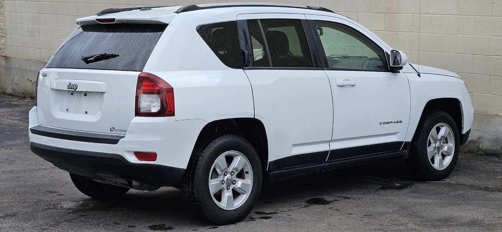 Used 2017 Jeep Compass Latitude FWD image 3