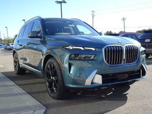 Used 2023 BMW X7 xDrive40i w/ Premium Package image 6