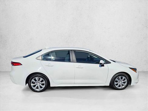 Used 2023 Toyota Corolla LE image 4