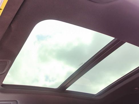 Used 2022 Audi e-tron Premium Plus w/ Premium Plus Package image 17