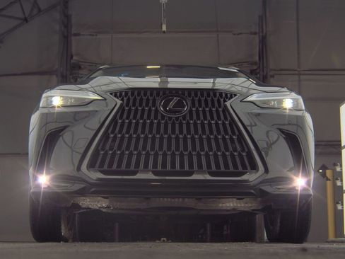 Used 2025 Lexus NX 250 FWD w/ Towing Package (2000 Lbs) image 4