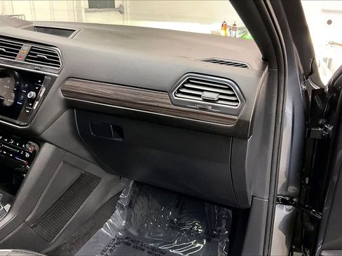 Used 2024 Volkswagen Tiguan SEL R-Line image 18