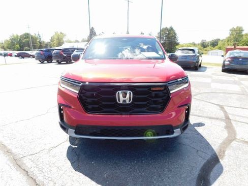 New 2025 Honda Pilot TrailSport image 14