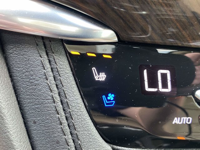 Used 2024 Cadillac XT6 Premium Luxury w/ Platinum Package FWD image 25