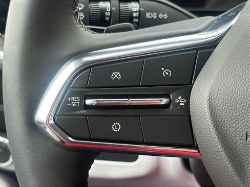 New 2025 Chevrolet Suburban Premier image 32