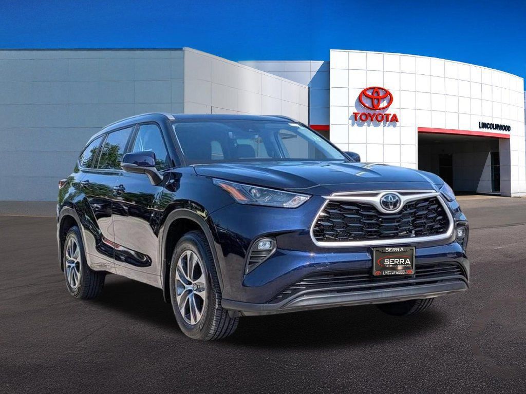 Used 2026 Toyota Highlander XLE AWD/4WD image 9