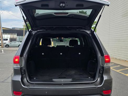Used 2018 Jeep Grand Cherokee Laredo AWD/4WD image 9