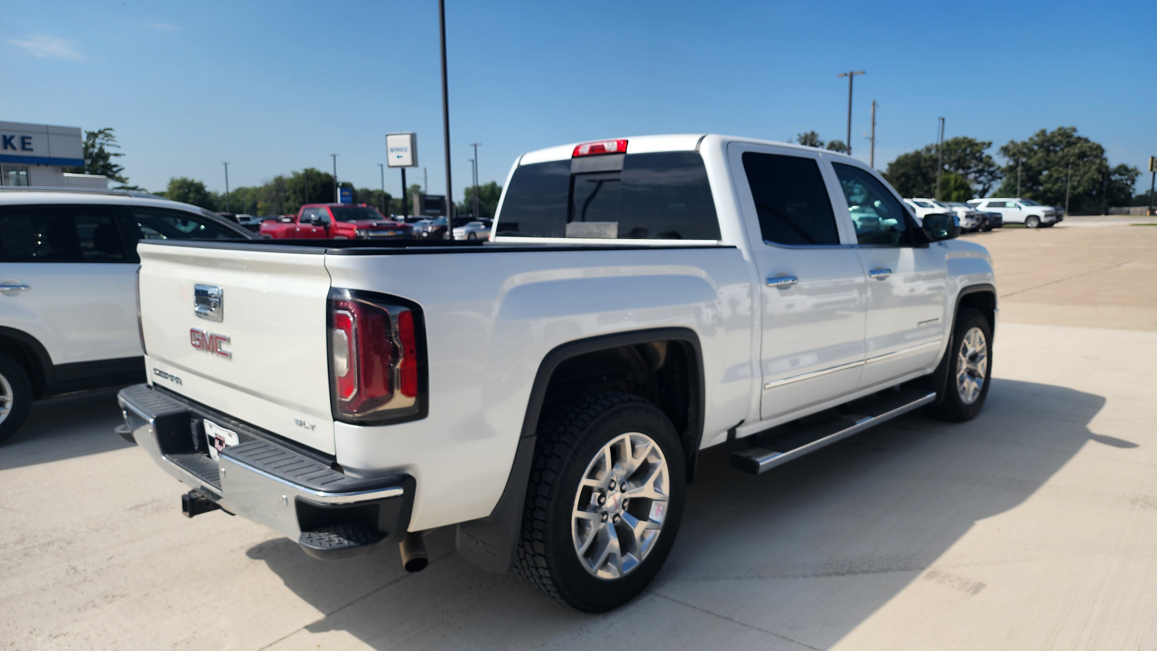 Used 2018 GMC Sierra 1500 SLT w/ SLT Premium Package AWD/4WD image 5