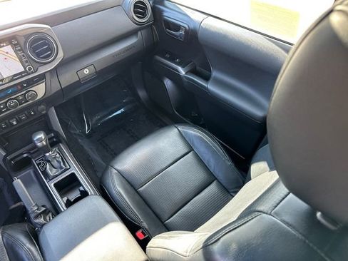 Used 2021 Toyota Tacoma TRD Sport image 16