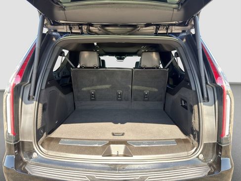 Used 2022 Cadillac Escalade ESV Premium Luxury AWD/4WD image 28