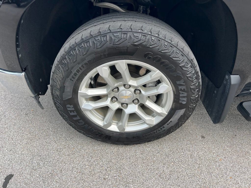 Used 2024 Chevrolet Silverado 1500 LT AWD/4WD image 13