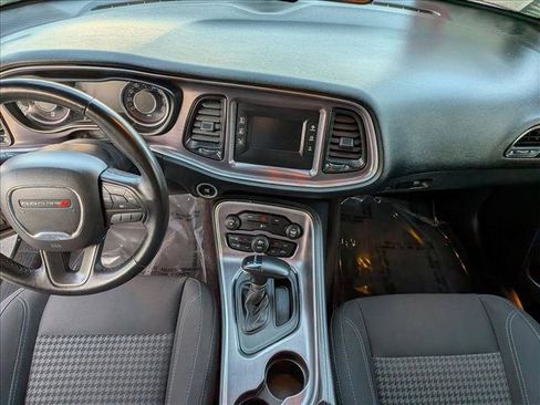 Used 2016 Dodge Challenger SXT image 13
