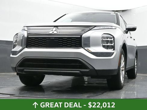 Used 2025 Mitsubishi Outlander ES image 47