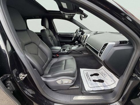 Used 2015 Porsche Cayenne S image 32