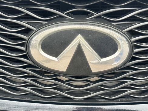 Used 2017 INFINITI QX30 Premium w/ Technology Package image 29