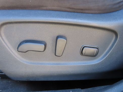 Used 2015 Nissan Rogue SV w/ SV Premium Package image 30