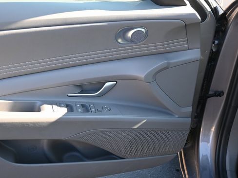 Used 2024 Hyundai Elantra SEL w/ Convenience Package image 20