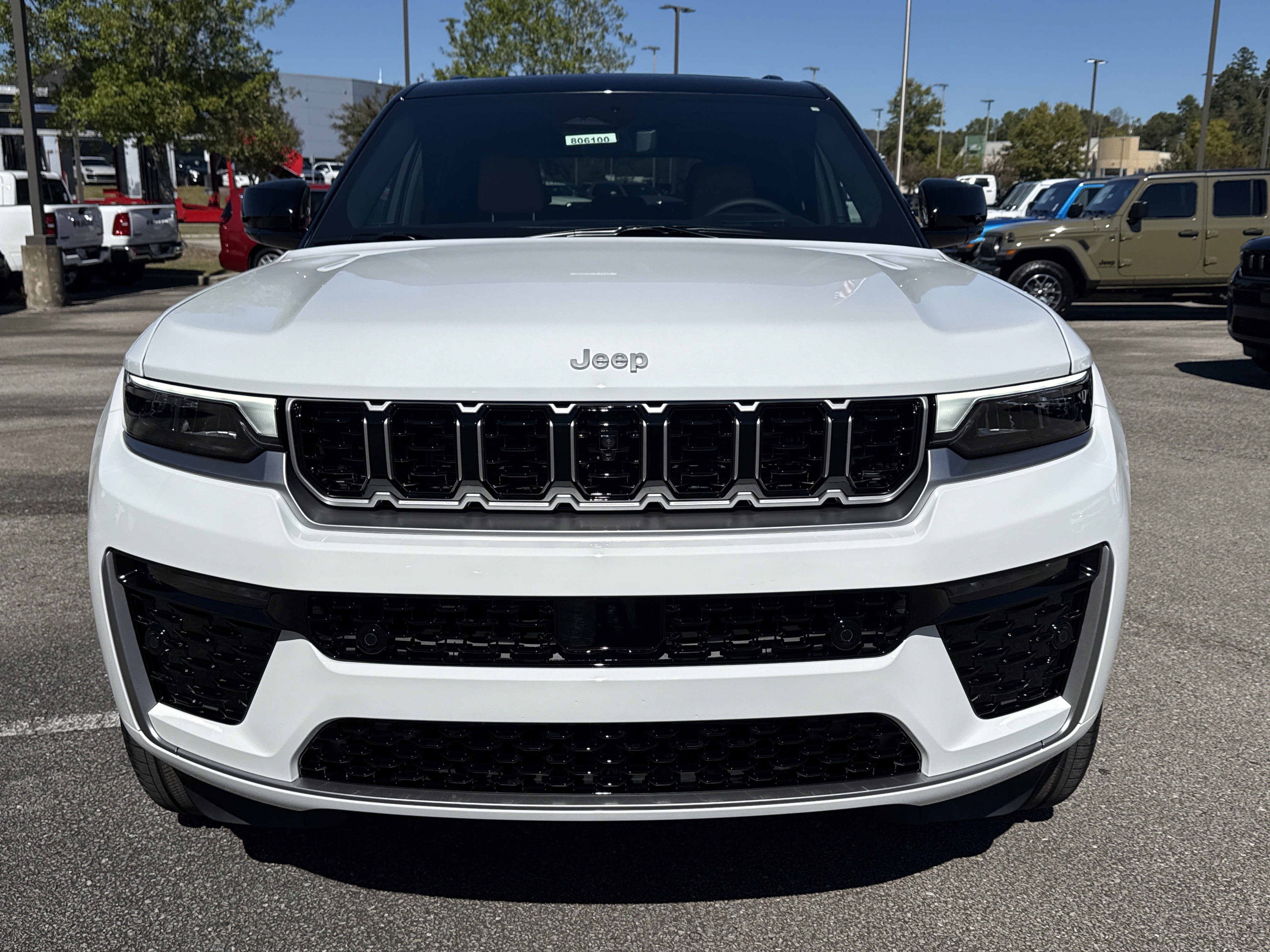 New 2027 Jeep Grand Cherokee Summit AWD/4WD image 2