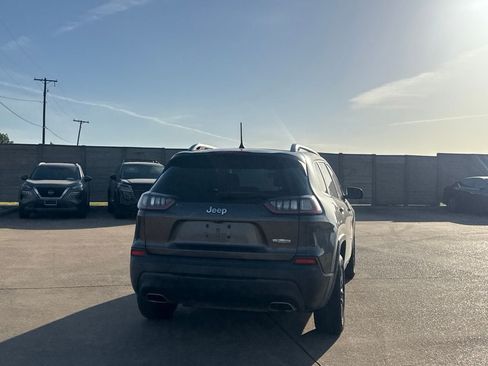 Used 2019 Jeep Cherokee Latitude Plus w/ Comfort/Convenience Group FWD image 22