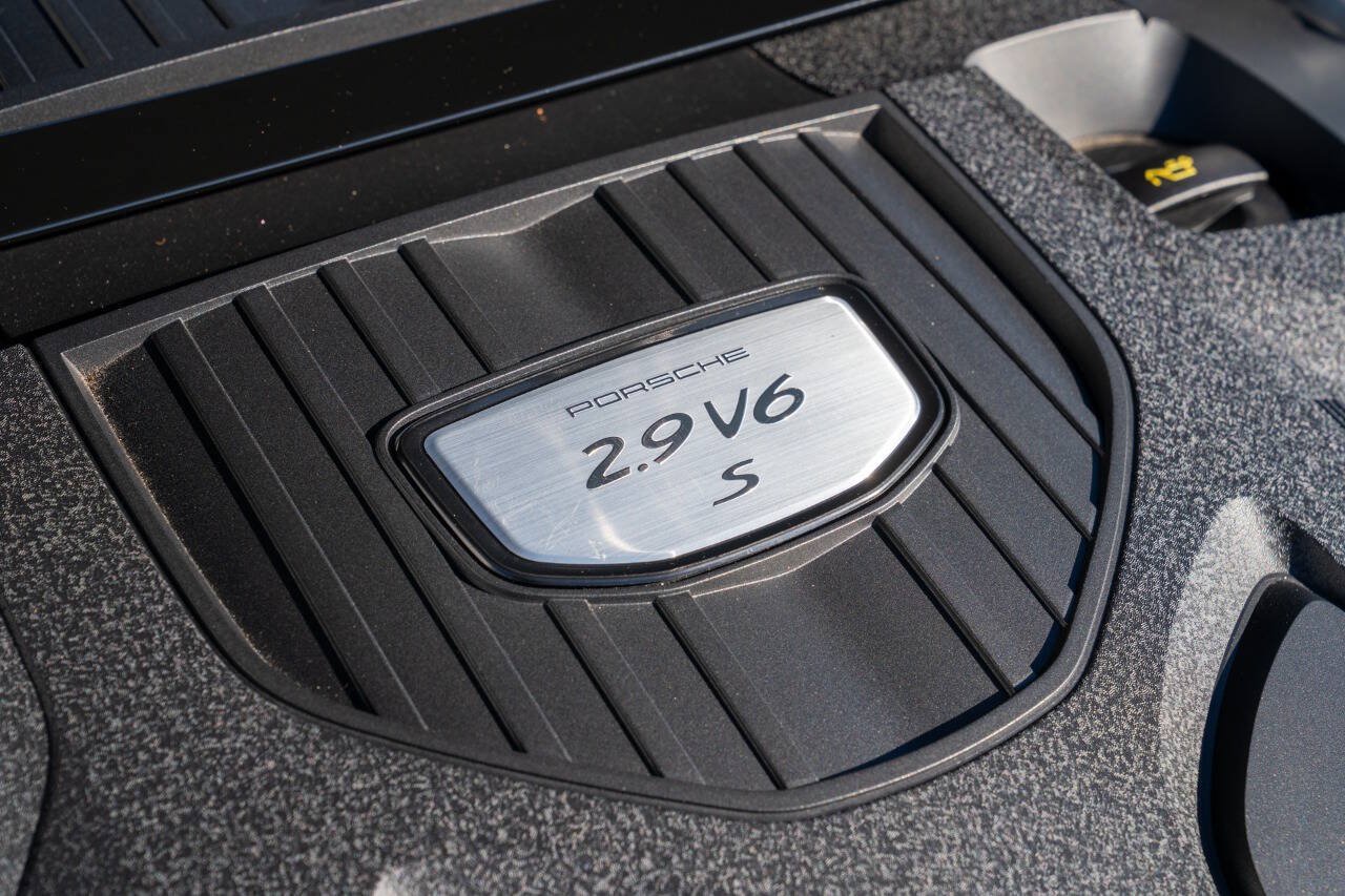 Used 2018 Porsche Panamera 4S AWD/4WD image 78