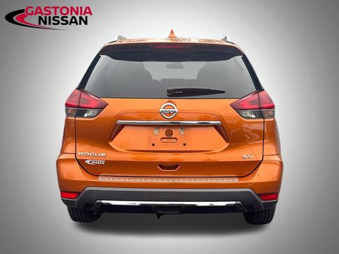 Used 2018 Nissan Rogue SV w/ Premium Package image 7
