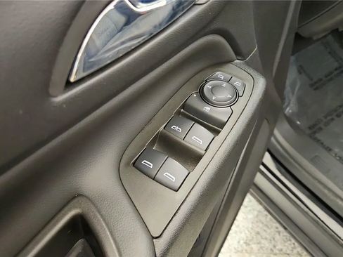 Used 2024 Chevrolet Equinox LT image 29