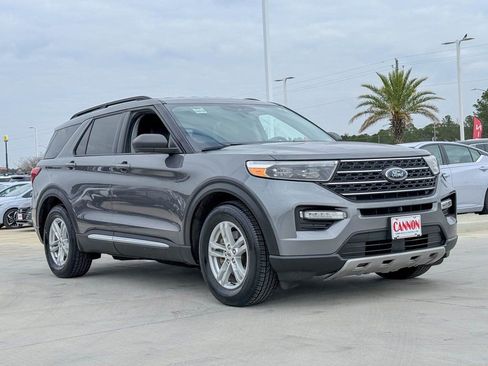 Used 2024 Ford Explorer XLT w/ Equipment Group 202A image 5