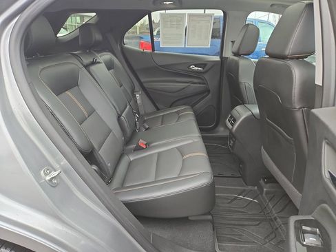 Used 2023 Chevrolet Equinox Premier image 16