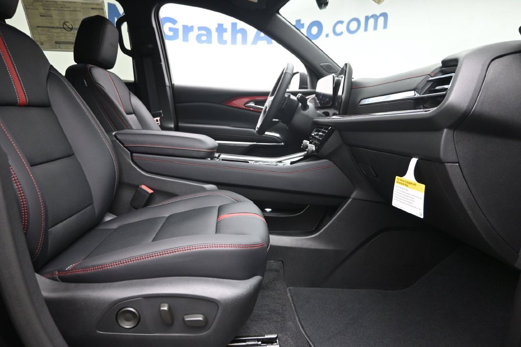 Used 2026 Chevrolet Traverse RS AWD/4WD image 9