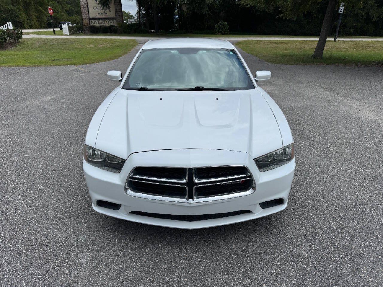 Used 2014 Dodge Charger SE w/ Sport Appearance Group RWD image 2