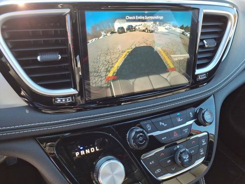 New 2026 Chrysler Pacifica Limited image 16