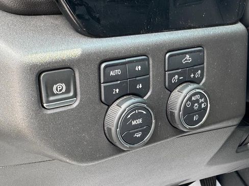 Used 2025 Chevrolet Silverado 1500 LT Trail Boss w/ Convenience Package II AWD/4WD image 17