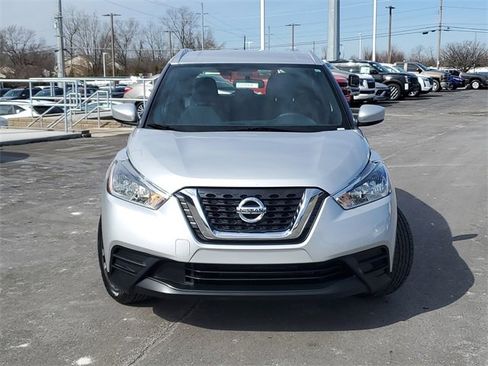 Used 2018 Nissan Kicks SV image 2