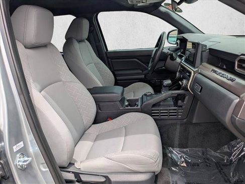 Certified 2025 Toyota Tacoma SR5 AWD/4WD image 18