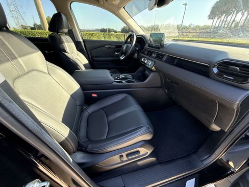Used 2024 Honda Pilot Touring image 15