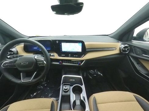 Used 2025 Chevrolet Equinox ACTIV w/ Safety and Technology Package image 32