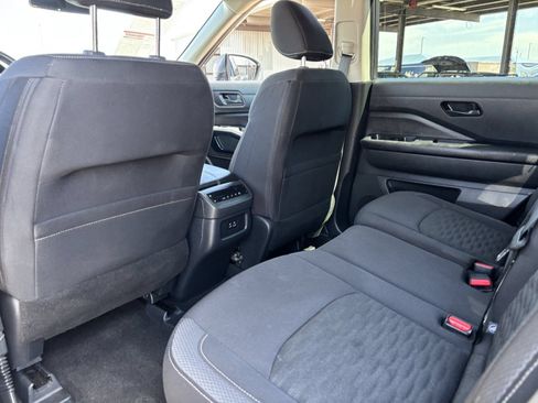 Used 2025 Nissan Pathfinder SV FWD image 18