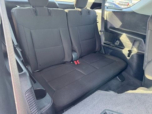 Used 2022 Ford Explorer XLT image 11