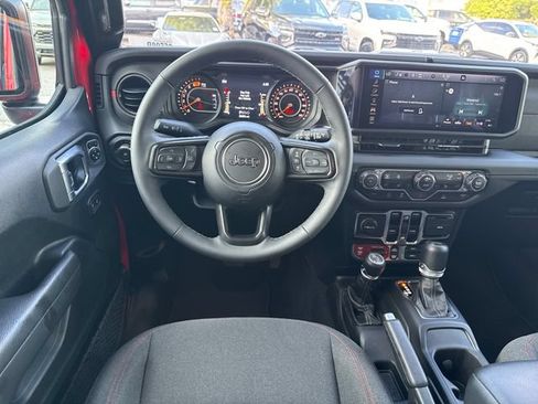 Used 2025 Jeep Wrangler Unlimited Rubicon w/ Convenience Group AWD/4WD image 13