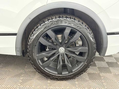 Used 2020 Volkswagen Tiguan SE R-Line image 15