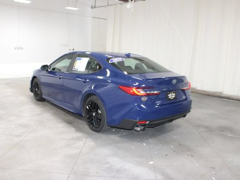 Used 2025 Toyota Camry SE FWD image 7