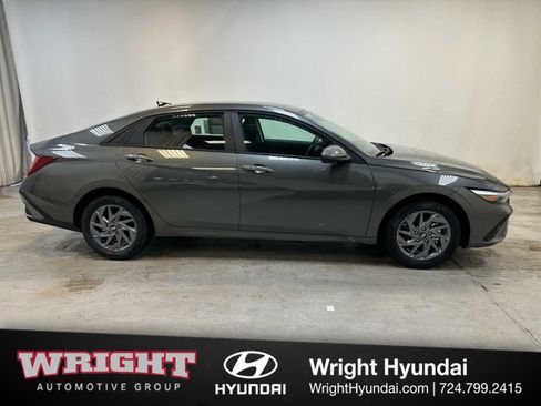 New 2026 Hyundai Elantra Blue image 7