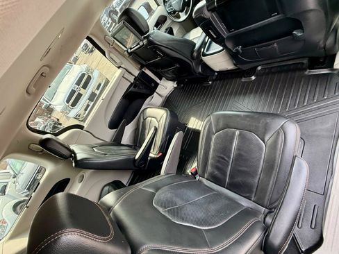 Used 2017 Chrysler Pacifica Touring-L Plus w/ Advanced Safetytec Group FWD image 40