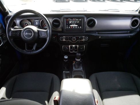 Used 2022 Jeep Gladiator Willys image 10