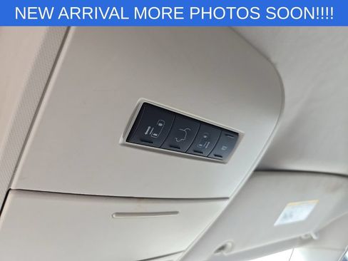 Used 2009 Chrysler Town & Country Touring FWD image 13