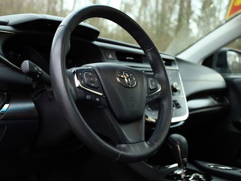 Used 2018 Toyota Avalon XLE Plus image 8