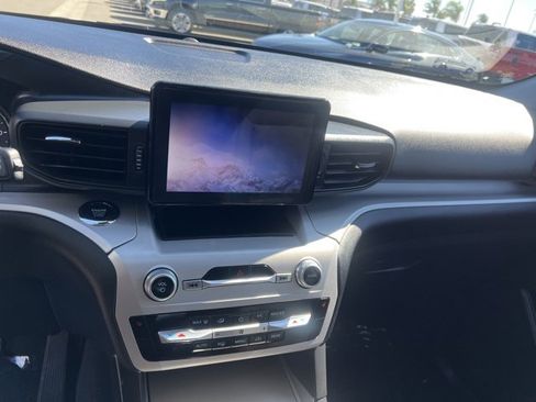 Used 2023 Ford Explorer XLT image 17