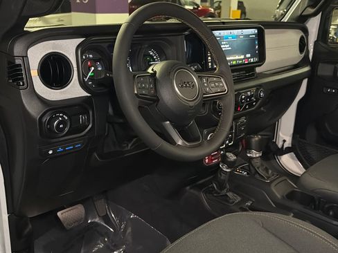 Used 2024 Jeep Wrangler Unlimited AWD/4WD image 24